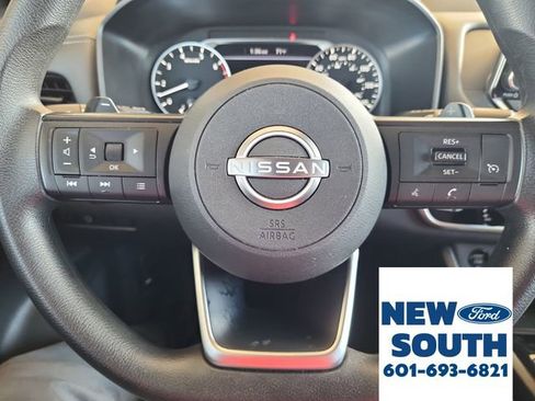 Used 2024 Nissan Rogue S image 16