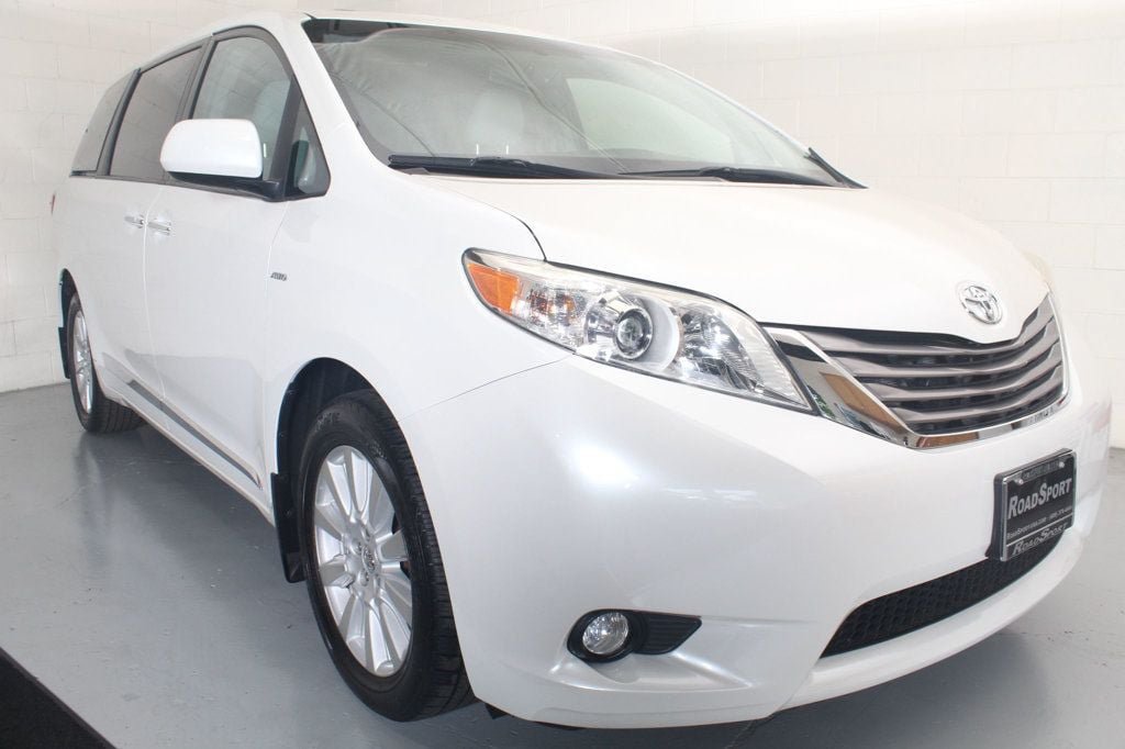 Used 2017 Toyota Sienna XLE w/ XLE Navigation Package AWD/4WD image 9