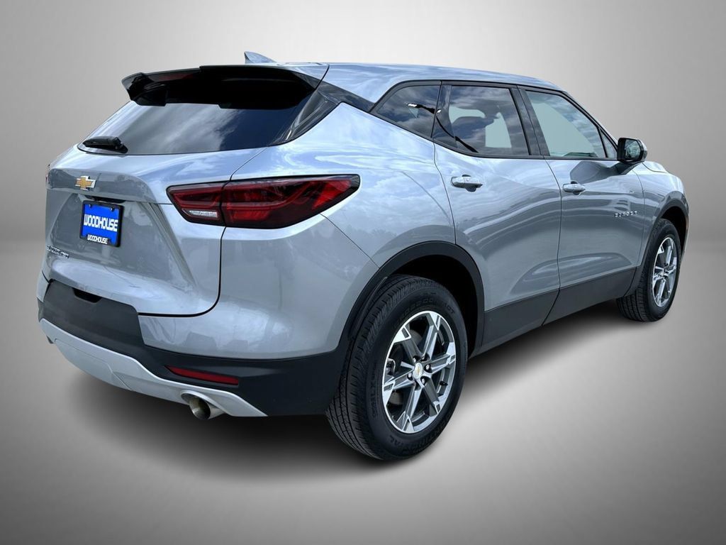 Used 2025 Chevrolet Blazer LT AWD/4WD image 5