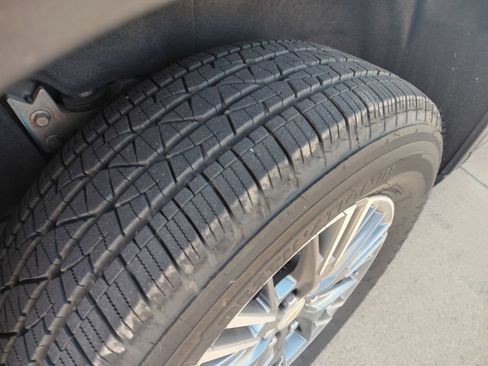 Used 2024 Chevrolet Traverse LT w/ LPO, Floor Liner Package FWD image 6