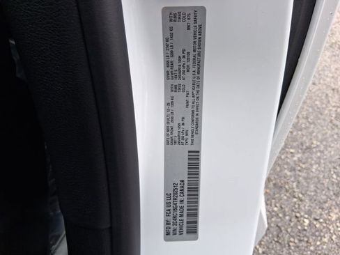 Used 2026 Chrysler Pacifica Select image 20