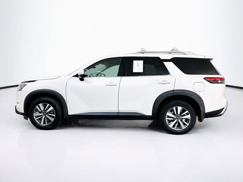 Used 2023 Nissan Pathfinder SL w/ Black Appearance Package AWD/4WD image 4