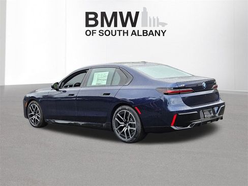 Used 2026 BMW i7 xDrive60 image 5