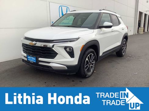 Used 2025 Chevrolet TrailBlazer LT image 1