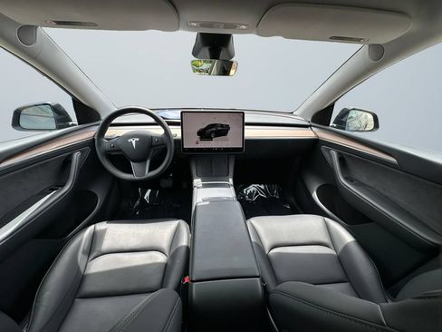 Used 2024 Tesla Model Y Long Range RWD image 10