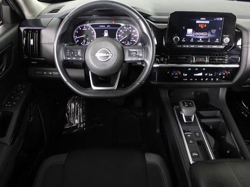 Certified 2025 Nissan Pathfinder SV FWD image 7
