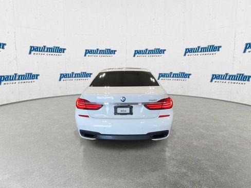 Used 2018 BMW 750i RWD image 10