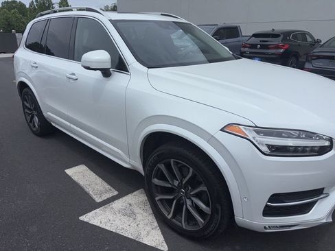 Used 2018 Volvo XC90 T5 Momentum w/ Convenience Package AWD/4WD image 3