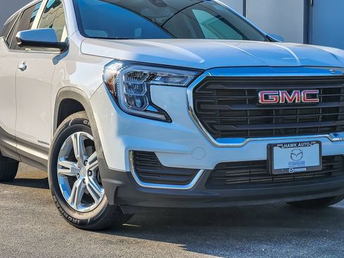 Used 2024 GMC Terrain SLE AWD/4WD image 2