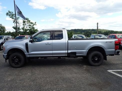 Used 2023 Ford F250 XLT w/ XLT Premium Package AWD/4WD image 2