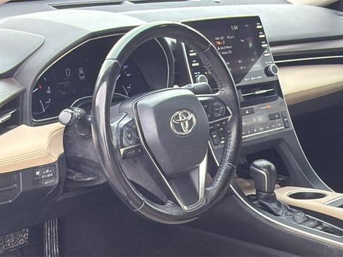 Used 2019 Toyota Avalon XLE image 7