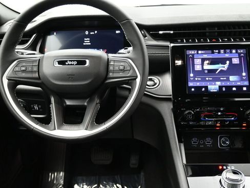New 2025 Jeep Grand Cherokee L Altitude image 32