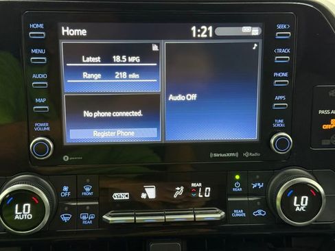 Used 2022 Toyota Highlander LE FWD image 17