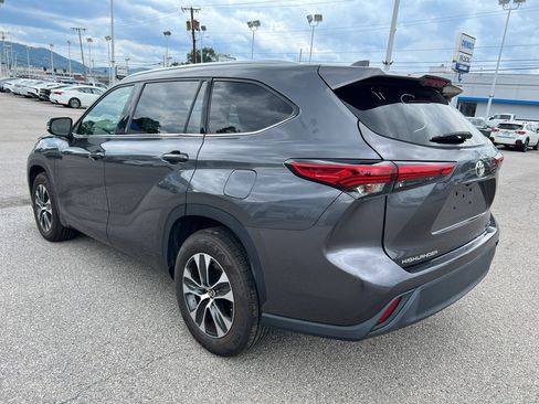 Used 2021 Toyota Highlander XLE FWD image 4