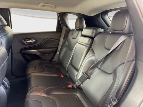 Used 2019 Jeep Cherokee Limited FWD image 13