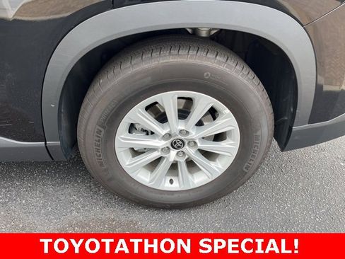 Used 2024 Toyota Grand Highlander XLE image 32