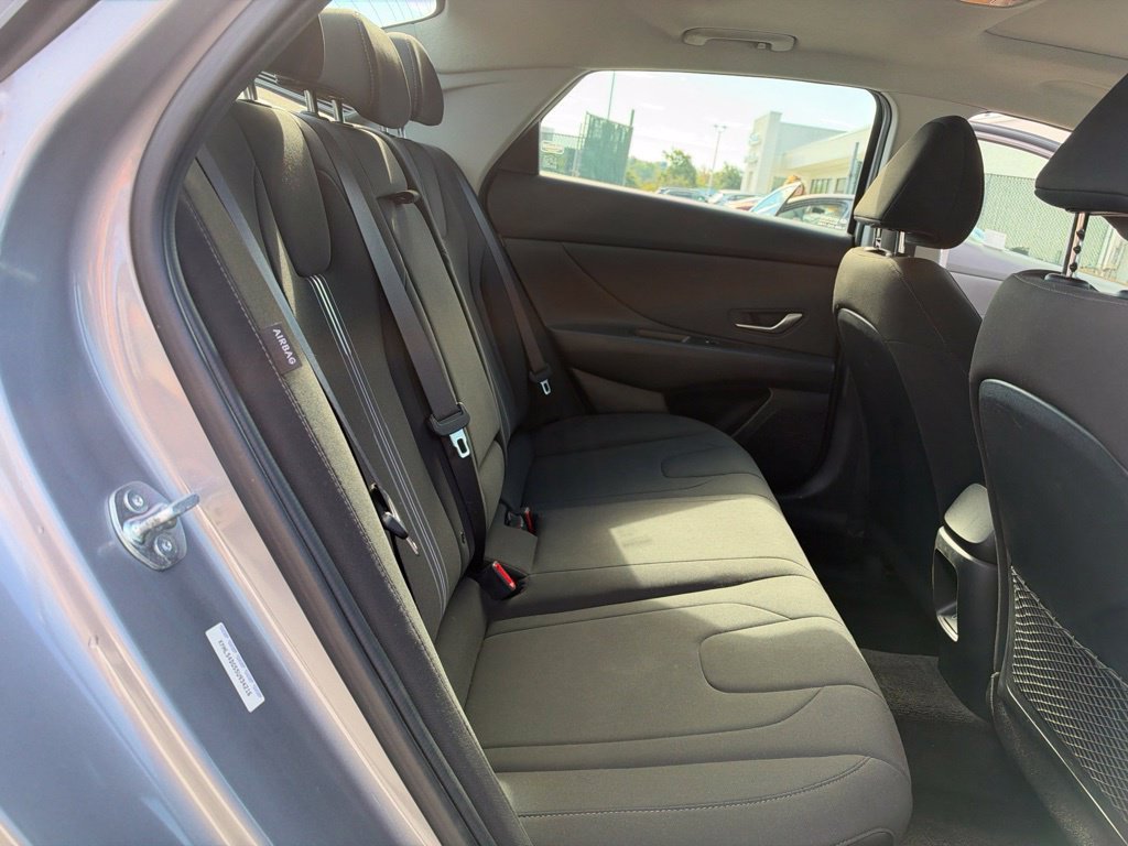 Used 2025 Hyundai Elantra SEL FWD image 17