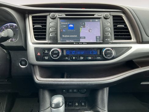 Used 2017 Toyota Highlander XLE AWD/4WD image 13