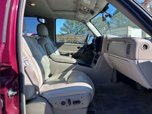 Used 2005 GMC Yukon SLT w/ SLT Preferred Equipment Group image 12