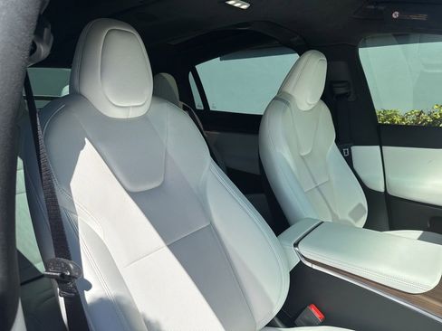 Used 2022 Tesla Model X image 15