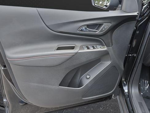 Used 2024 Chevrolet Equinox RS FWD image 11