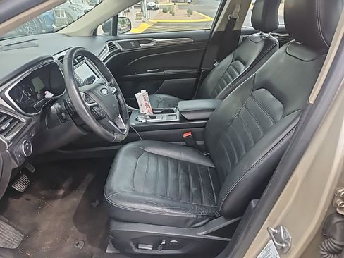 Used 2018 Ford Fusion SE w/ Fusion SE Technology Package image 5