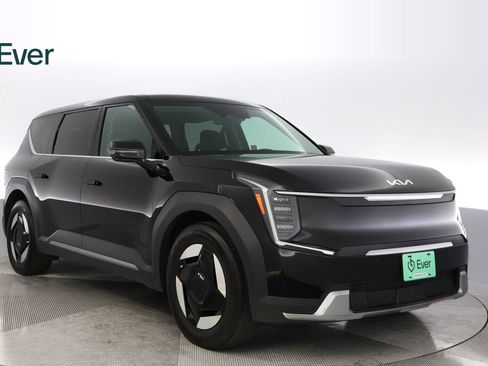 Used 2024 Kia EV9 Light Long Range RWD image 13