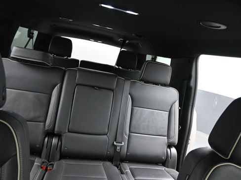 Used 2024 Chevrolet Suburban Premier image 23