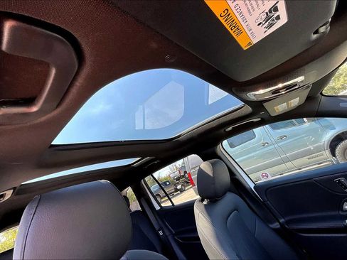 Certified 2025 Mercedes-Benz GLB 250 image 10