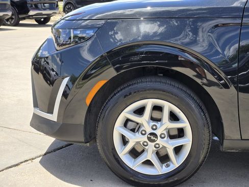Used 2025 Kia Soul LX w/ LX Technology Package FWD image 14