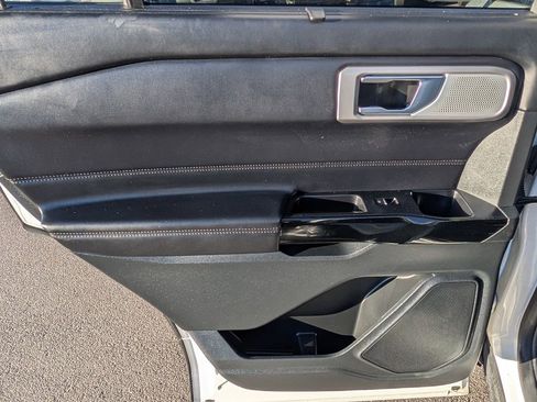 Used 2022 Ford Explorer Platinum w/ Technology Package image 32