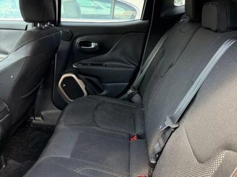 Used 2016 Jeep Renegade 75th Anniversary FWD image 8