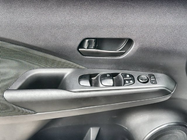Used 2019 Nissan Kicks S FWD image 13