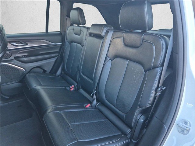 Used 2023 Jeep Grand Cherokee Overland AWD/4WD image 19