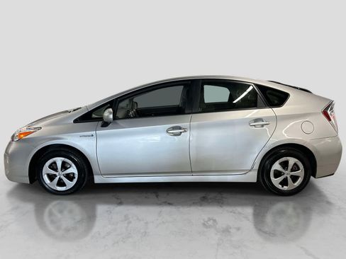 Used 2013 Toyota Prius Two FWD image 2