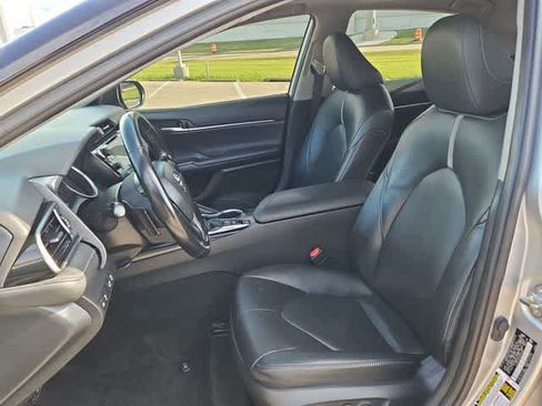 Used 2019 Toyota Camry XSE w/ Navigation Package FWD image 14