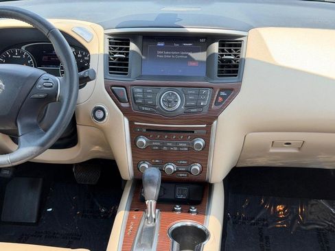 Used 2018 Nissan Pathfinder Platinum FWD image 14