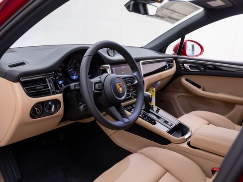 New 2026 Porsche Macan image 4