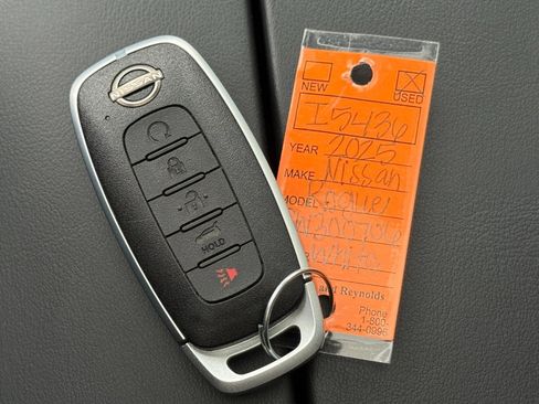 Used 2025 Nissan Rogue Platinum image 42