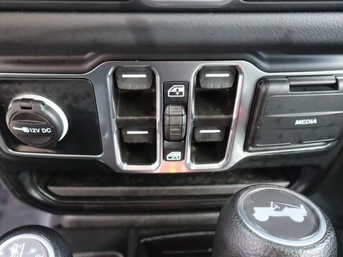 Used 2024 Jeep Wrangler Unlimited Sahara AWD/4WD image 33