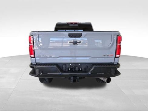 Used 2024 Chevrolet Silverado 2500 ZR2 w/ Technology Package image 9