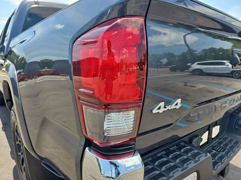 Used 2022 Toyota Tacoma SR5 AWD/4WD image 34