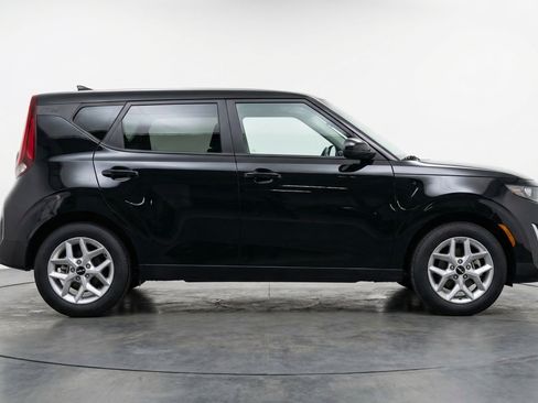 Used 2025 Kia Soul LX w/ LX Technology Package FWD image 11
