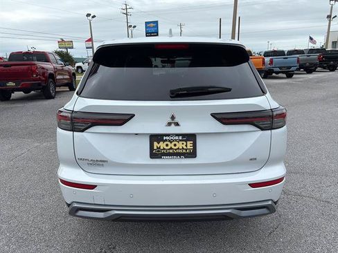 Used 2025 Mitsubishi Outlander SE FWD image 7