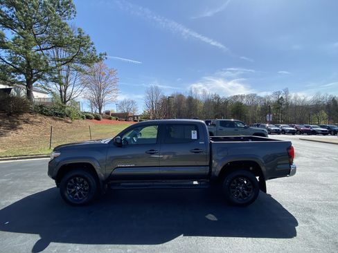 Used 2021 Toyota Tacoma SR5 image 7