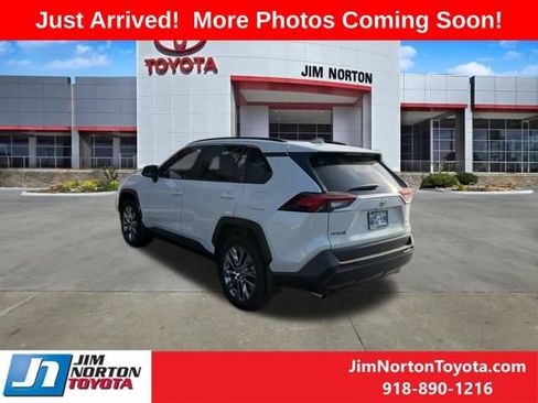 Used 2021 Toyota RAV4 XLE Premium FWD image 6