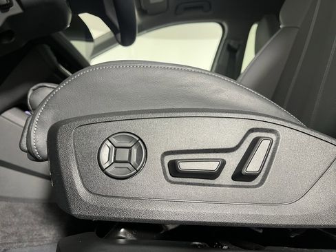 Used 2025 Audi Q6 e-tron Premium Plus w/ Premium Plus image 12