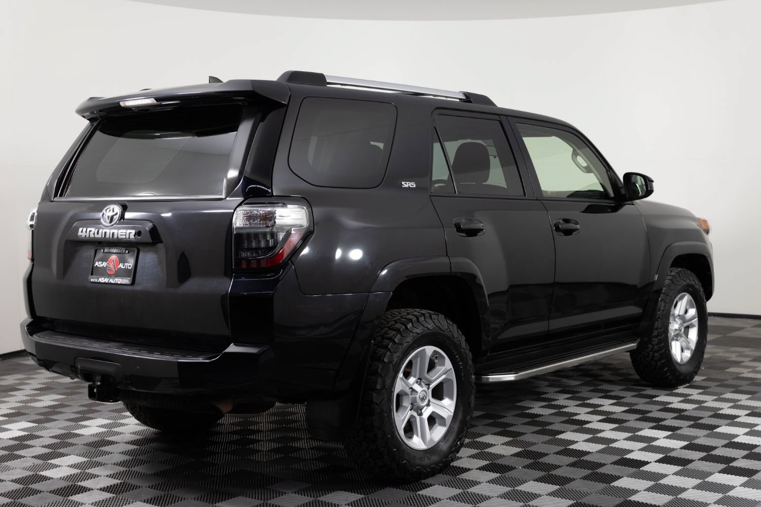 Used 2019 Toyota 4Runner SR5 AWD/4WD image 7