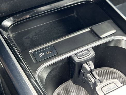 Used 2021 Mercedes-Benz GLA 250 w/ Premium Package image 32