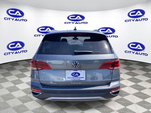 Used 2023 Volkswagen Taos SE FWD image 4